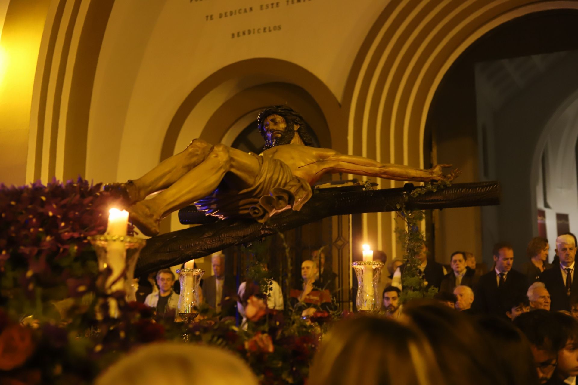 El fervor de Ciudad Jardín: el Cristo de la Confianza en su vía crucis cuaresmal, en imágenes