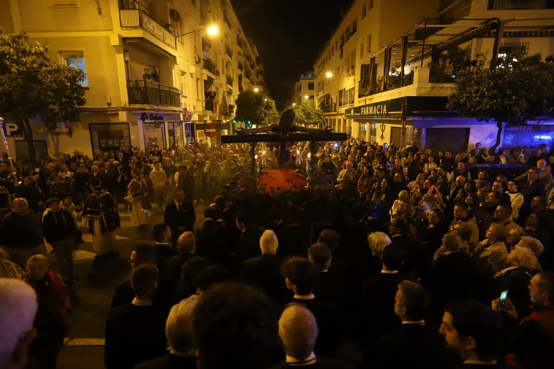 El fervor de Ciudad Jardín: el Cristo de la Confianza en su vía crucis cuaresmal, en imágenes