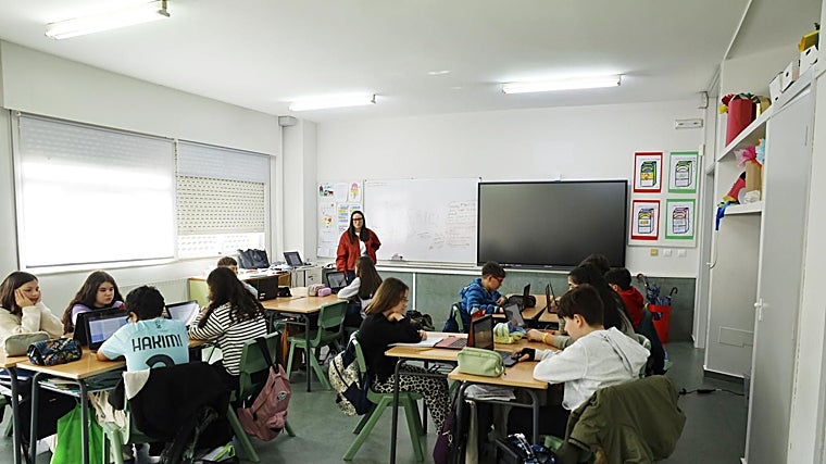 Un aula de este colegio de Carballo, la semana pasada