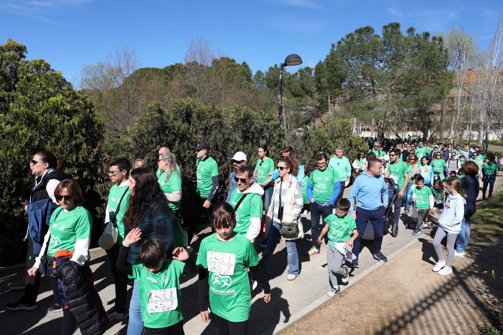 &#039;Brilla con ellos&#039;, en imágenes: Toledo se vuelca contra el cáncer infantil