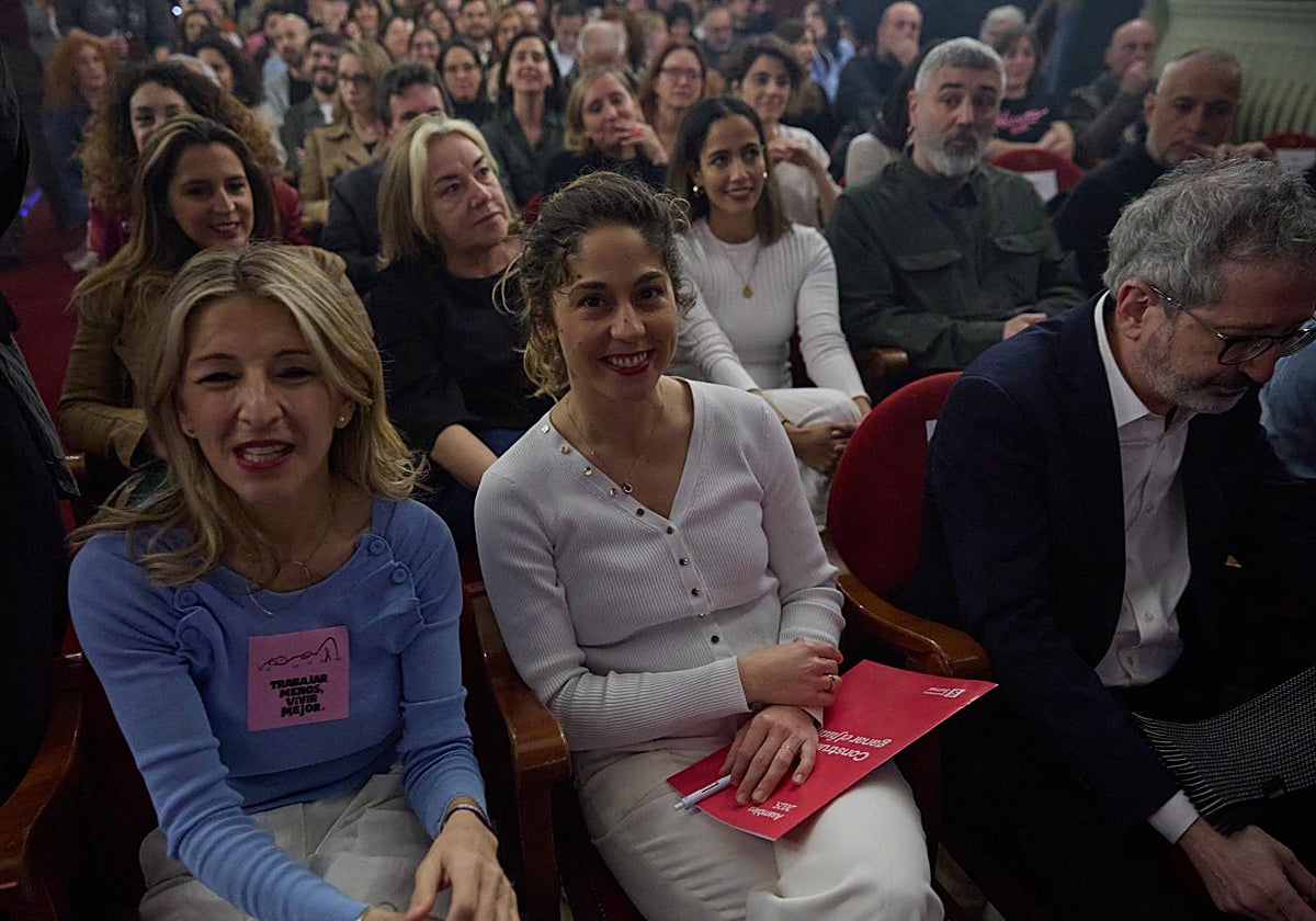 Yolanda Díaz junto a los dos nuevos coordinadores generales de Movimiento Sumar, Lara Hernández y Carlos Martín