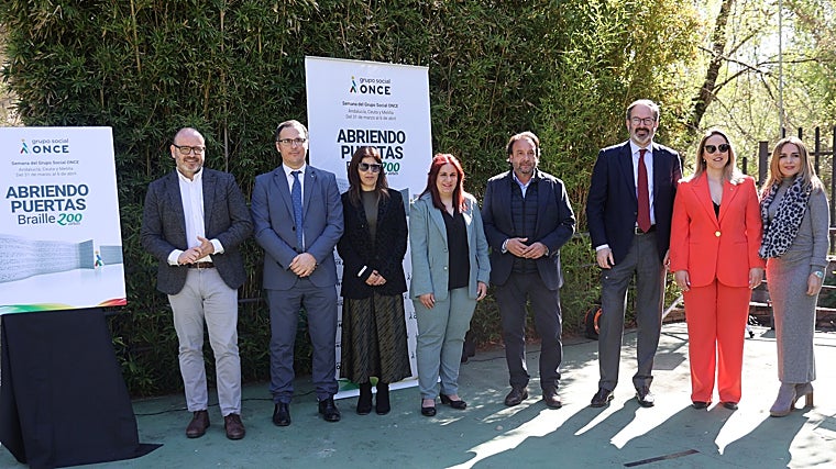 Mirar con las manos y el olfato a la primavera que irrumpe en Córdoba