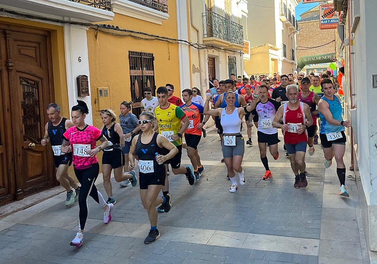 Salida de la carrera celebrada en Casas Ibañez