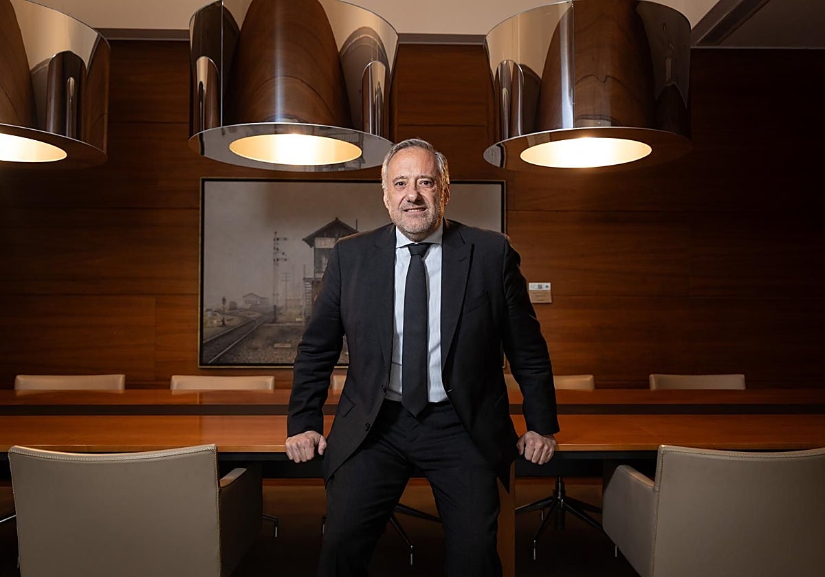 El presidente de las Cortes de Castilla y León, Carlos Pollán, en su despacho en el Parlamento