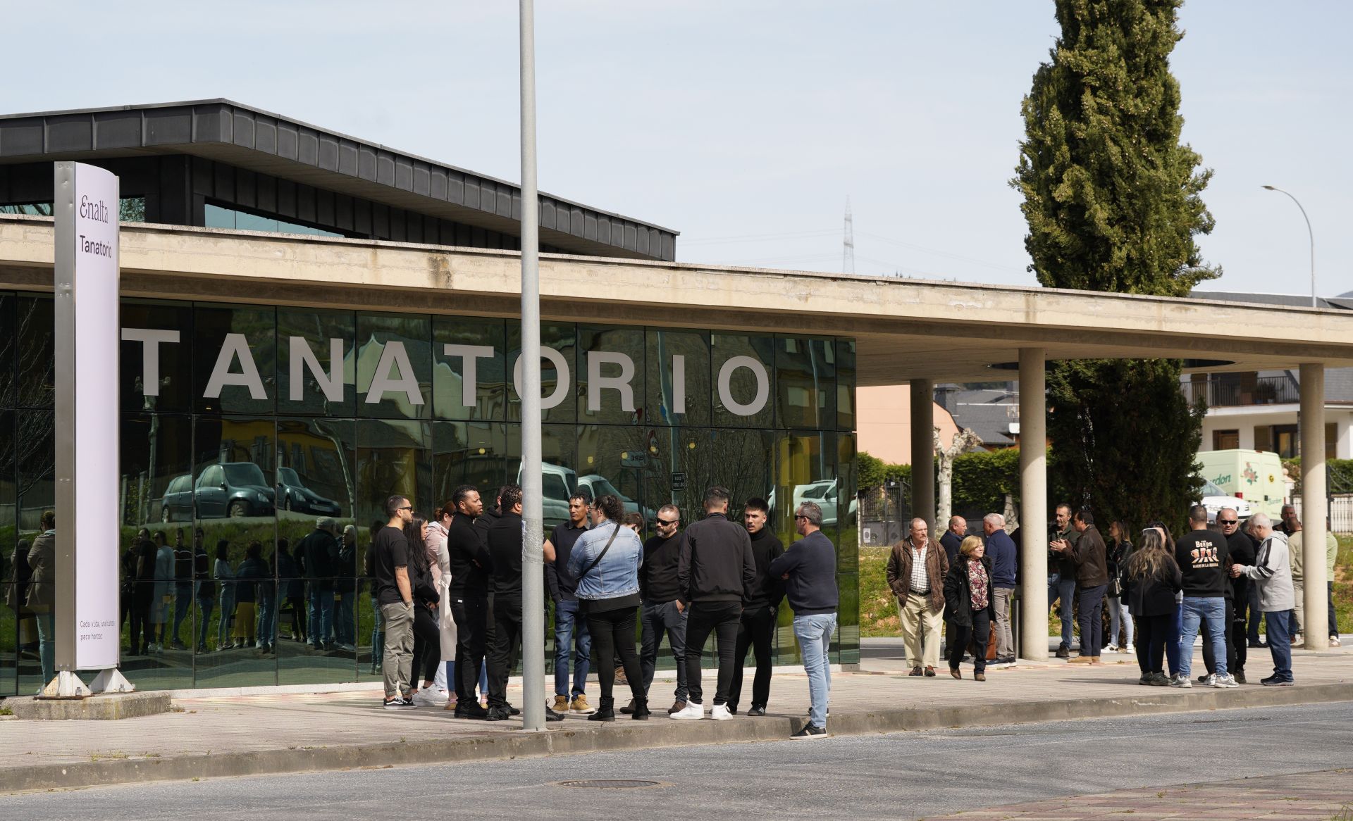 Dolor y silencio en las capillas ardientes de Villablino y Bembibre a la llegada de los mineros fallecidos
