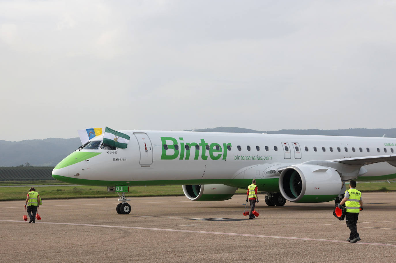 El primer vuelo de Binter entre Canarias y Córdoba, en imágenes