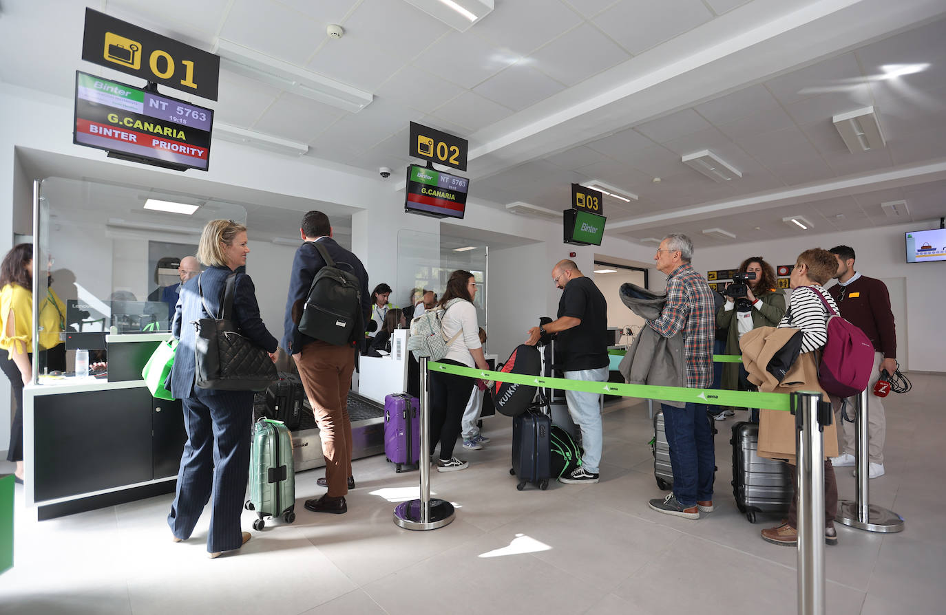 El primer vuelo de Binter entre Canarias y Córdoba, en imágenes