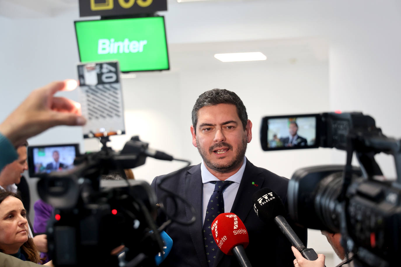 El primer vuelo de Binter entre Canarias y Córdoba, en imágenes