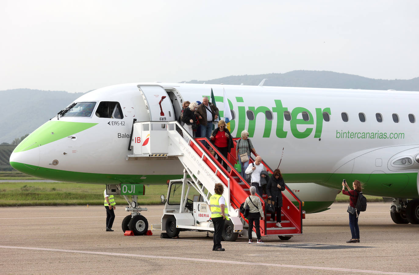 El primer vuelo de Binter entre Canarias y Córdoba, en imágenes