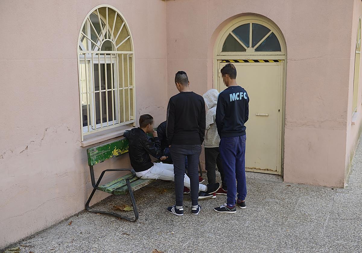 Menores inmigrantes en el centro Cacys Manzanares, en Madrid.