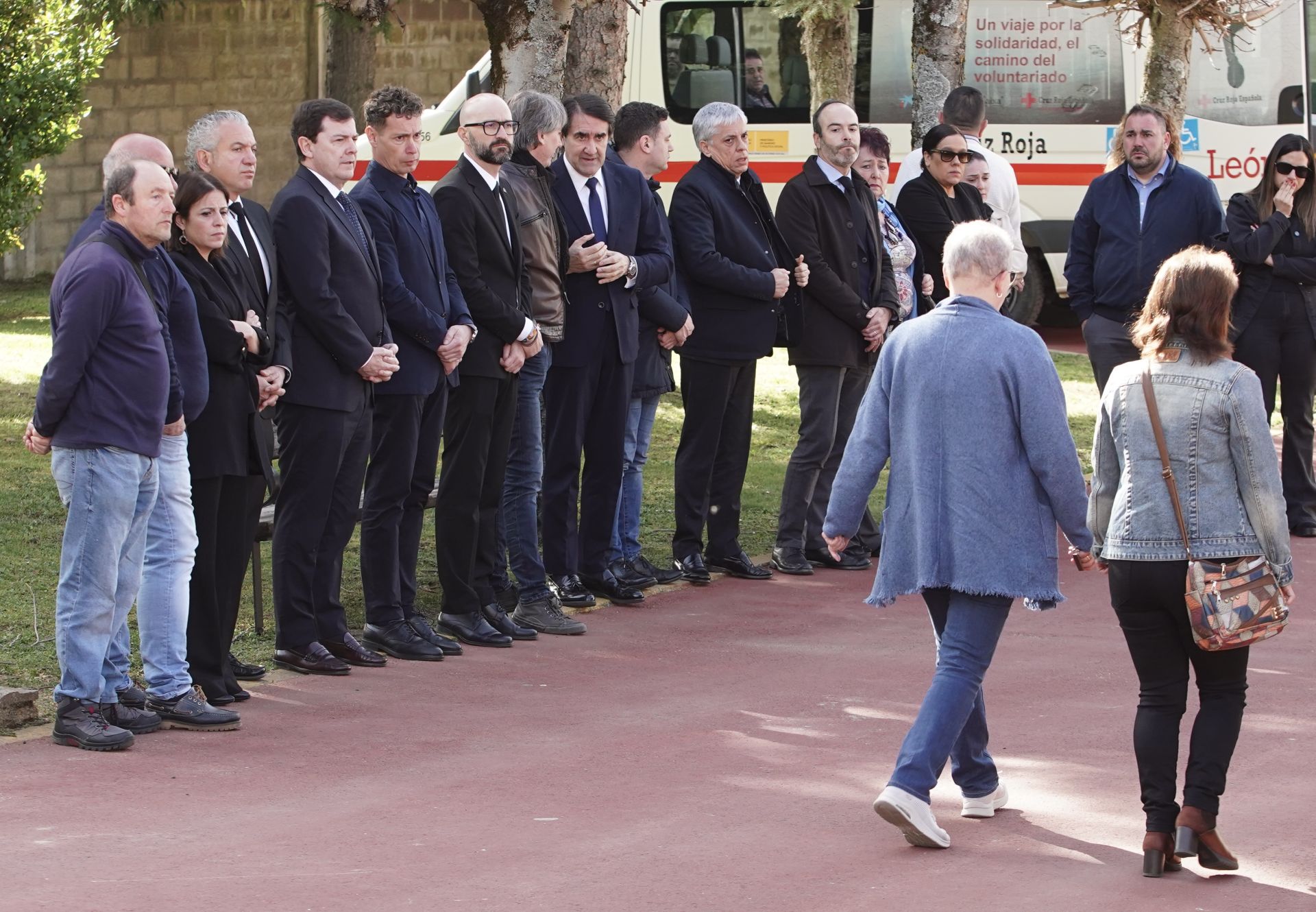 Dolor y silencio en las capillas ardientes de Villablino y Bembibre a la llegada de los mineros fallecidos