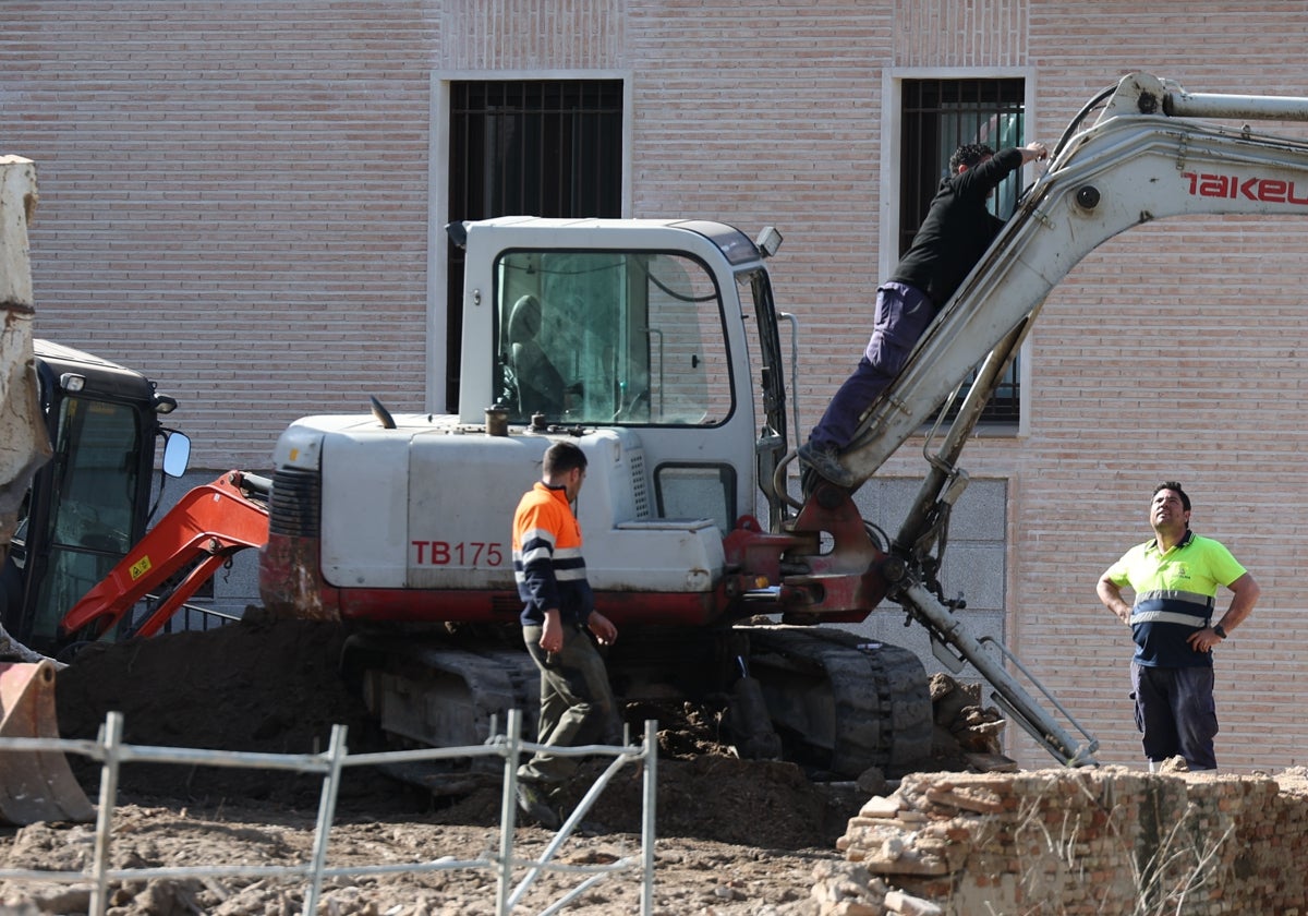 Trabajadores en una obra este miércoles 2 de abril
