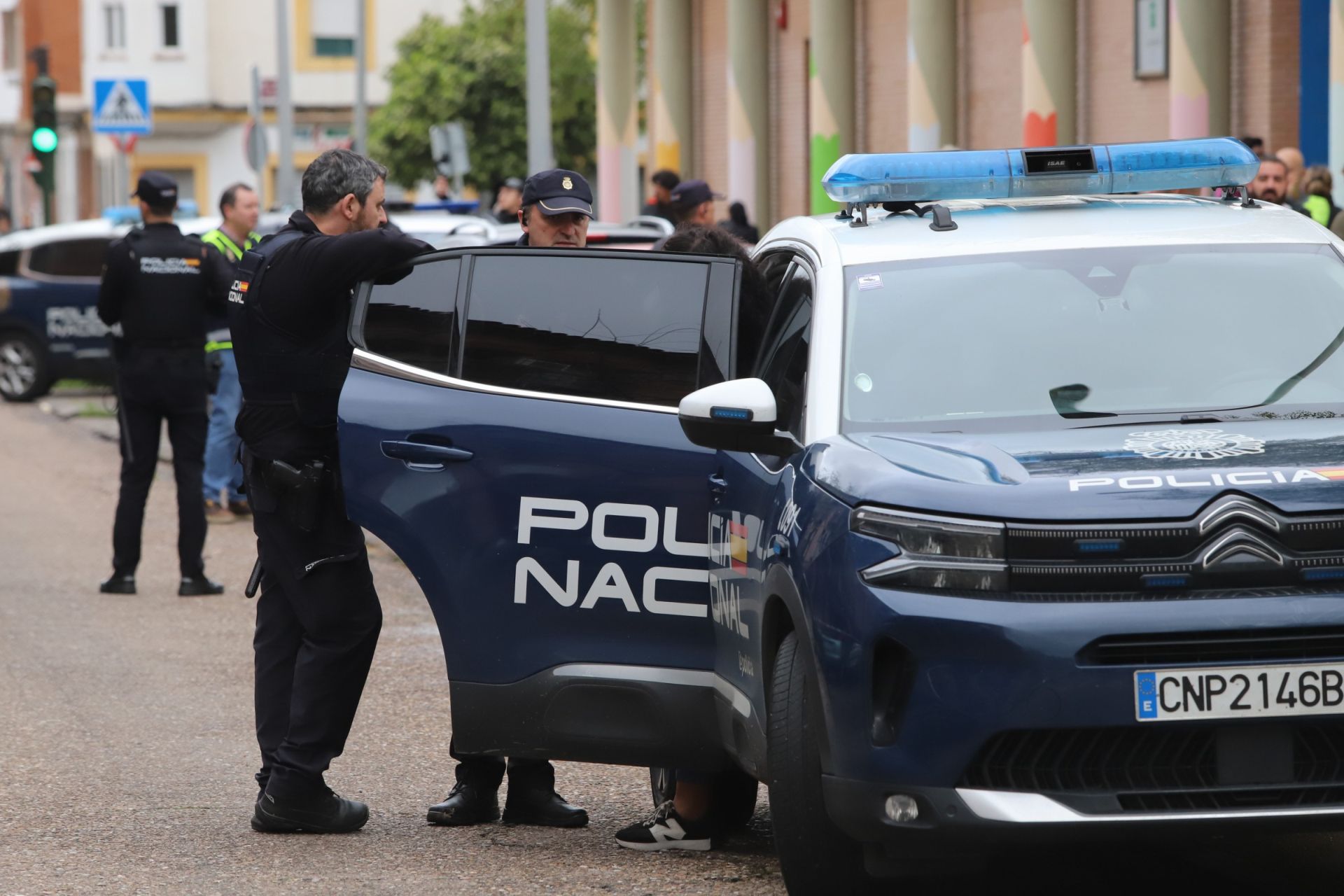 El despliegue policial por el apuñalamiento mortal en Las Moreras, en imágenes