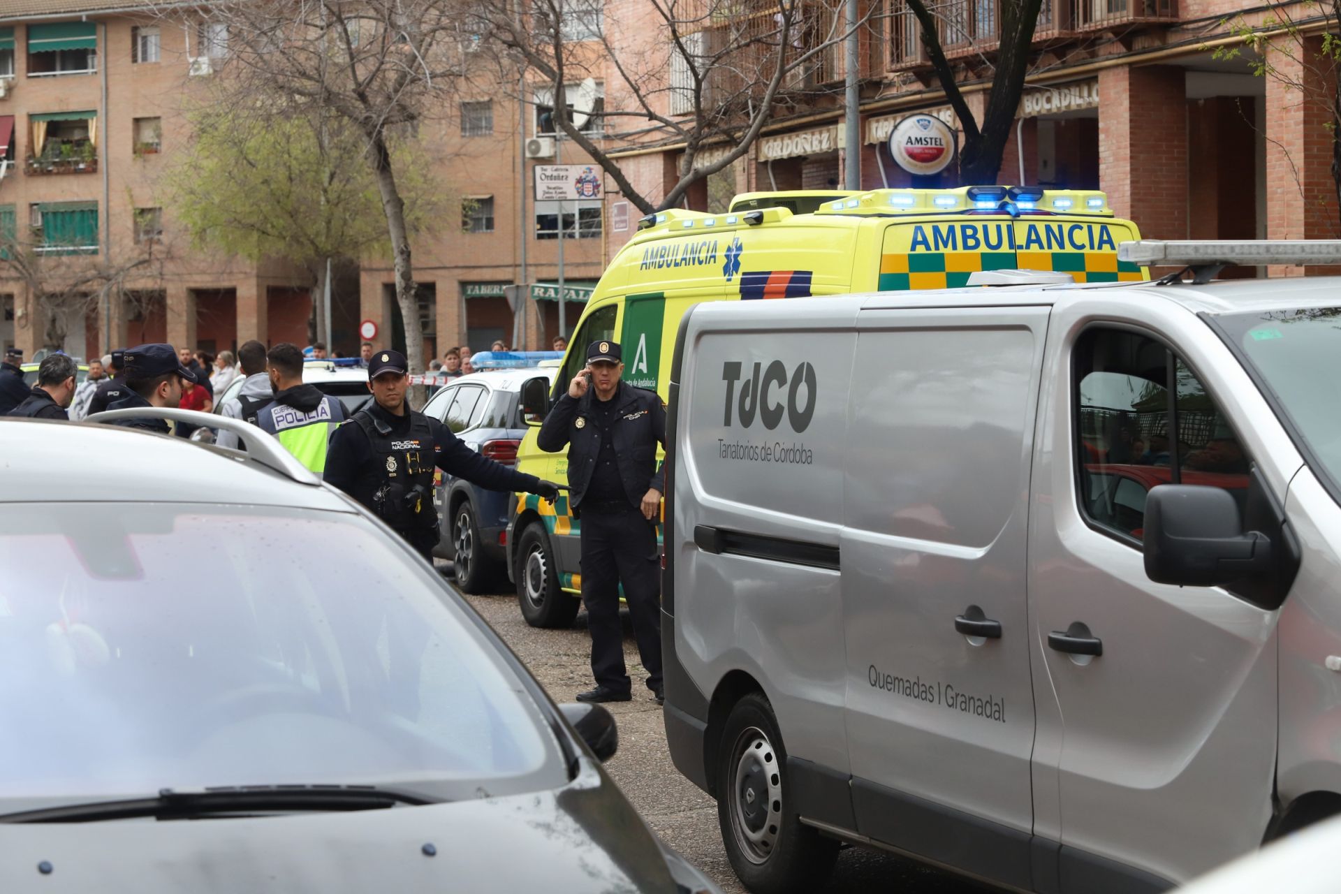 El despliegue policial por el apuñalamiento mortal en Las Moreras, en imágenes