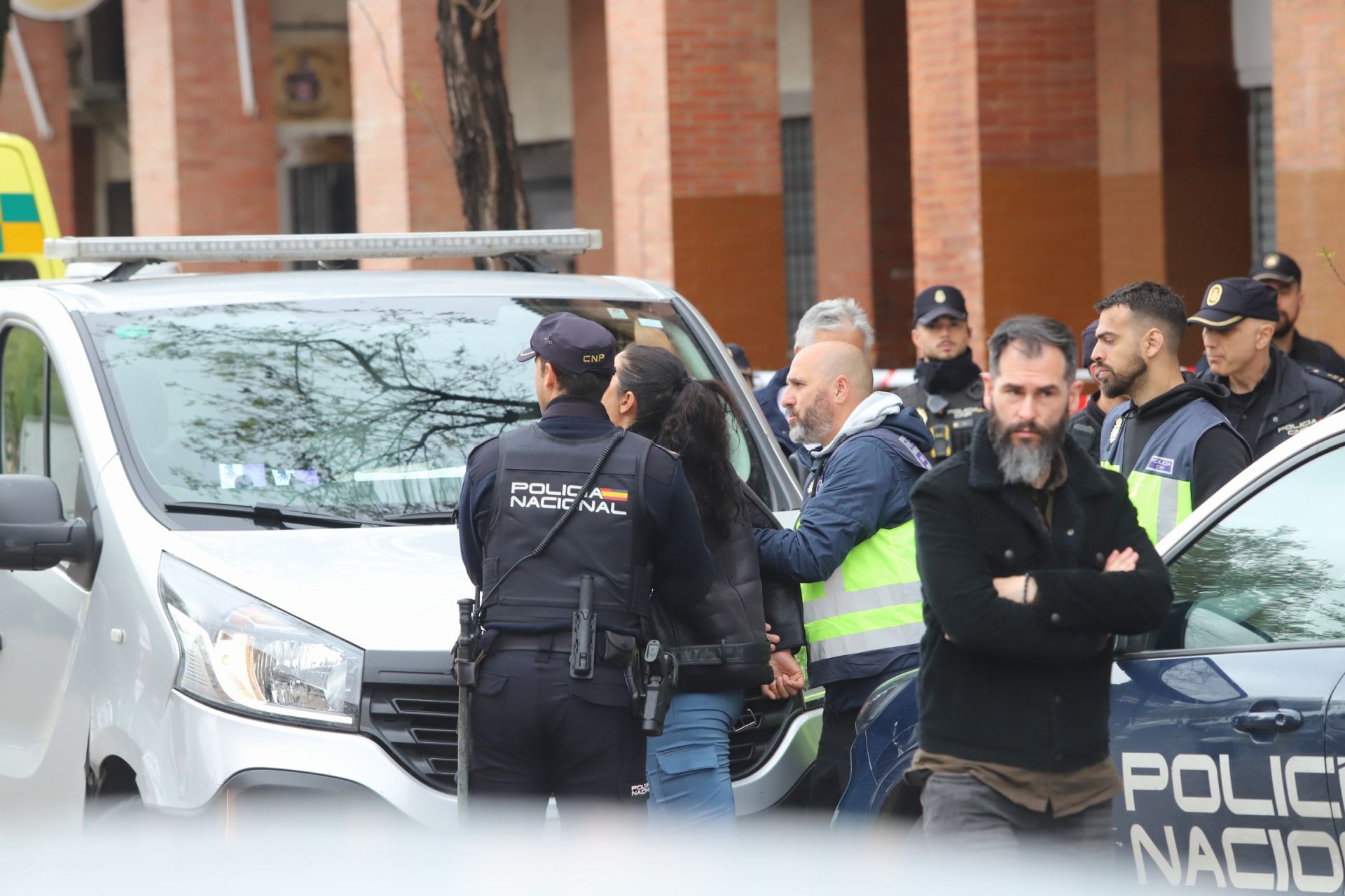 El despliegue policial por el apuñalamiento mortal en Las Moreras, en imágenes