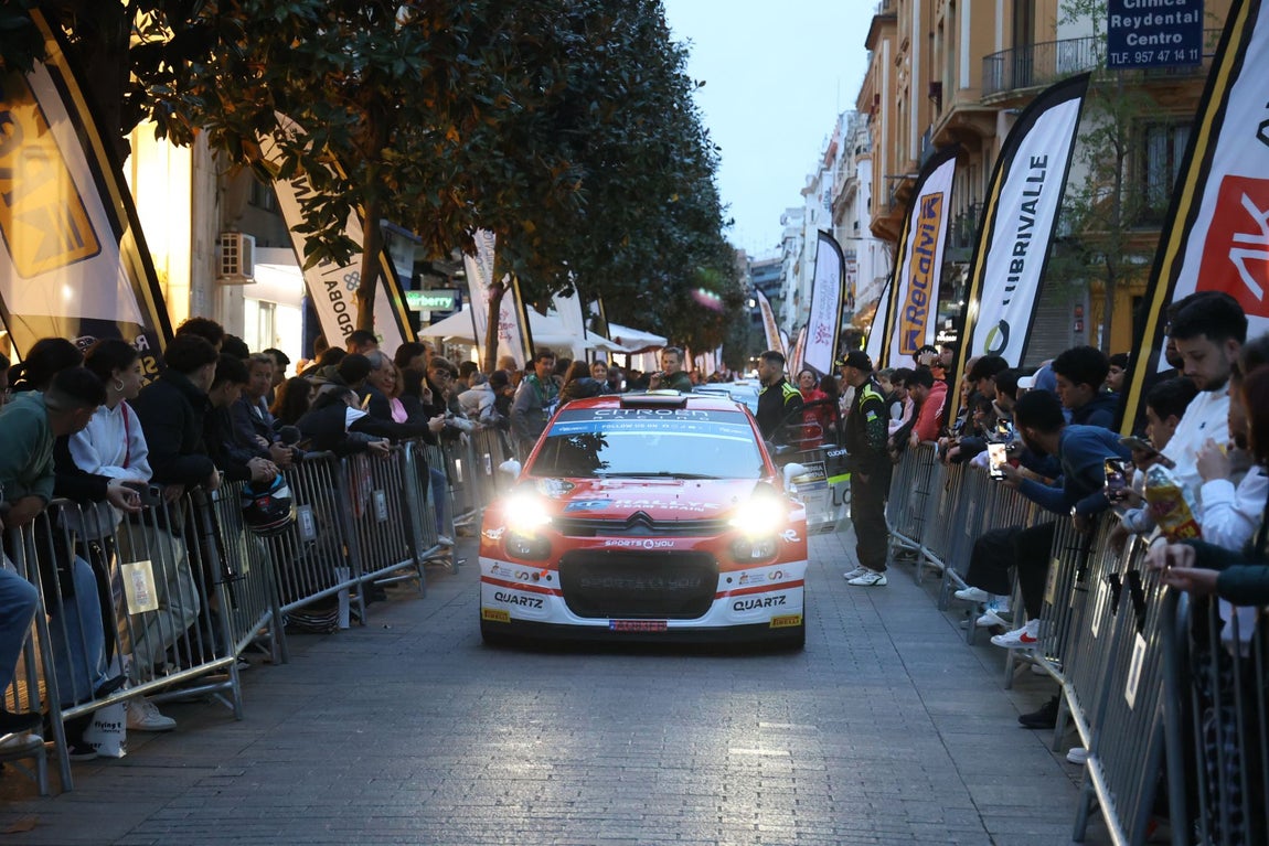 La espectacular presentación del Rally Sierra Morena en el corazón de Córdoba, en imágenes