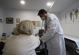 Sanidad y las regiones del PP se enzarzan por el número de plazas de atención primaria