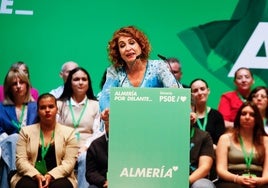 María Jesús Montero contesta a Díaz Ayuso: «En Andalucía nos vestimos de faralaes o nos ponemos bata de cola si queremos»