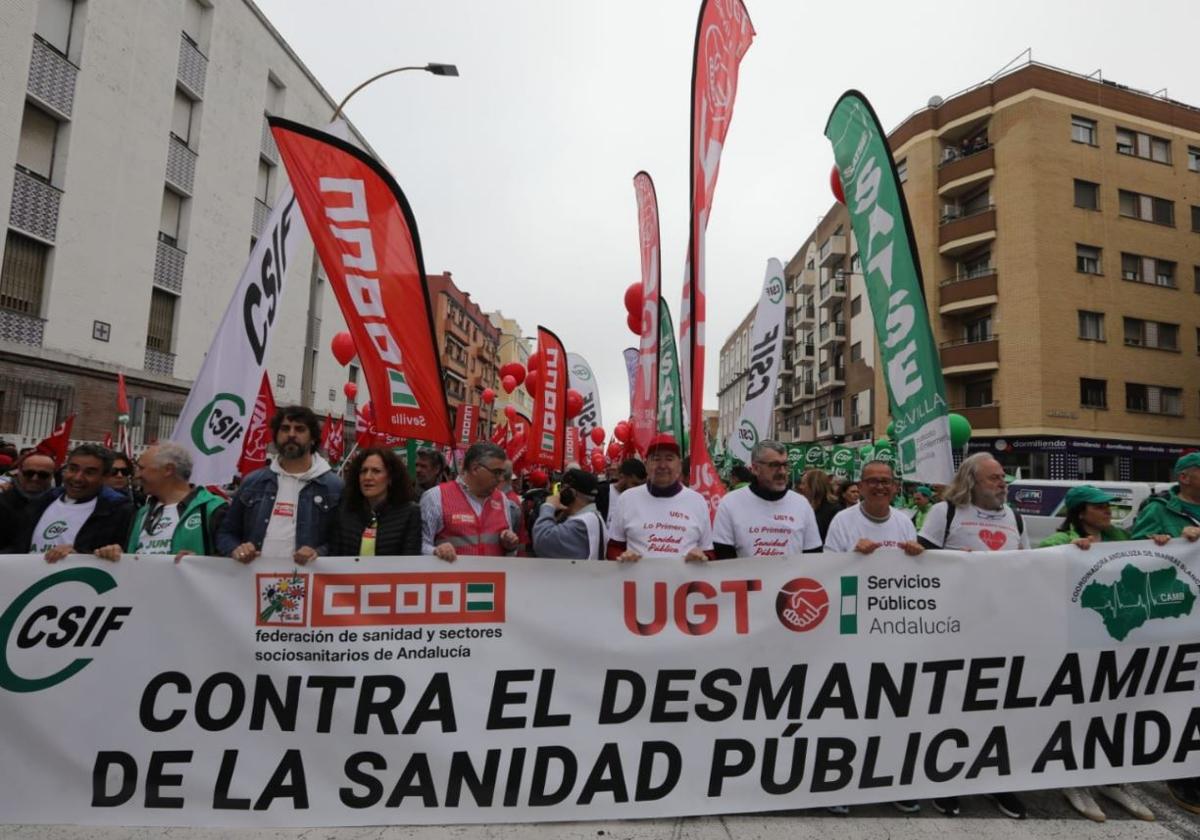 Cabeza de la manifestación por la sanidad pública de este sábado en Sevilla
