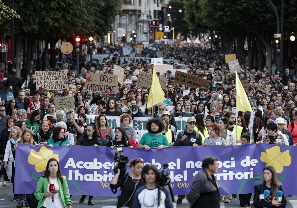 Una manifestación por la vivienda en Valencia exige limitar alquileres y la «expansión» turística
