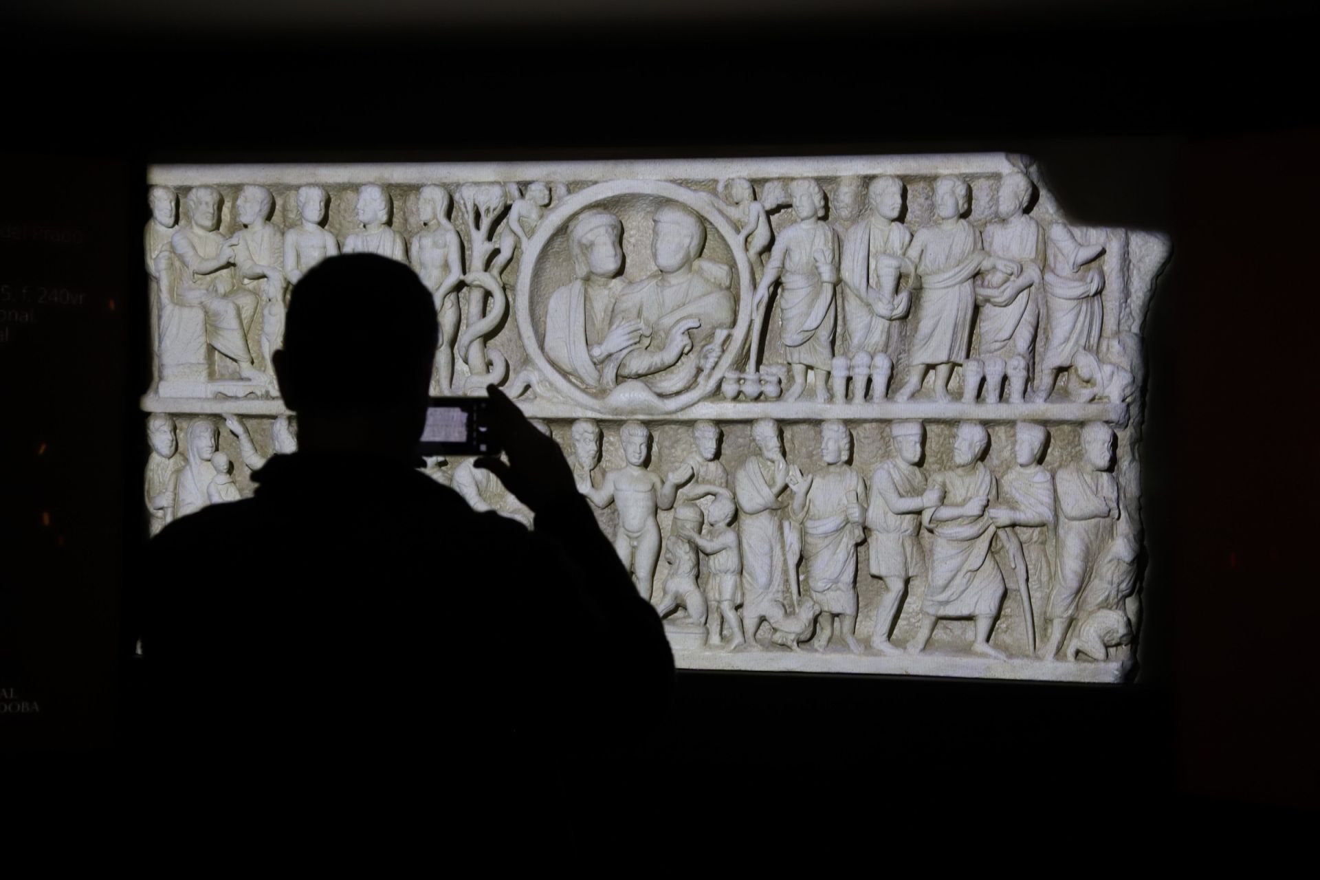 La espectacular exposición &#039;Símbolo: Luz de Nicea&#039; en la Mezquita Catedral, en imágenes