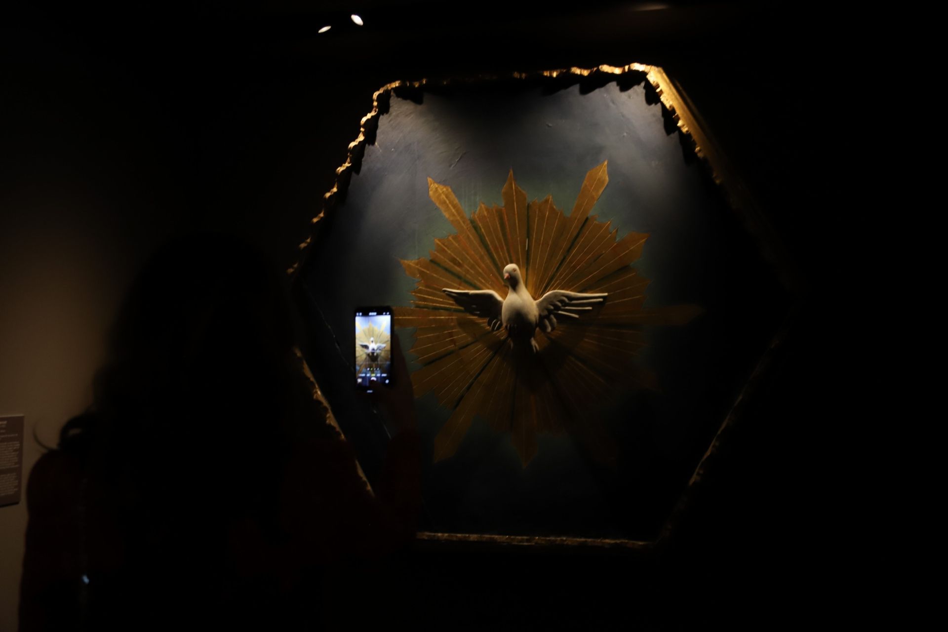 La espectacular exposición &#039;Símbolo: Luz de Nicea&#039; en la Mezquita Catedral, en imágenes