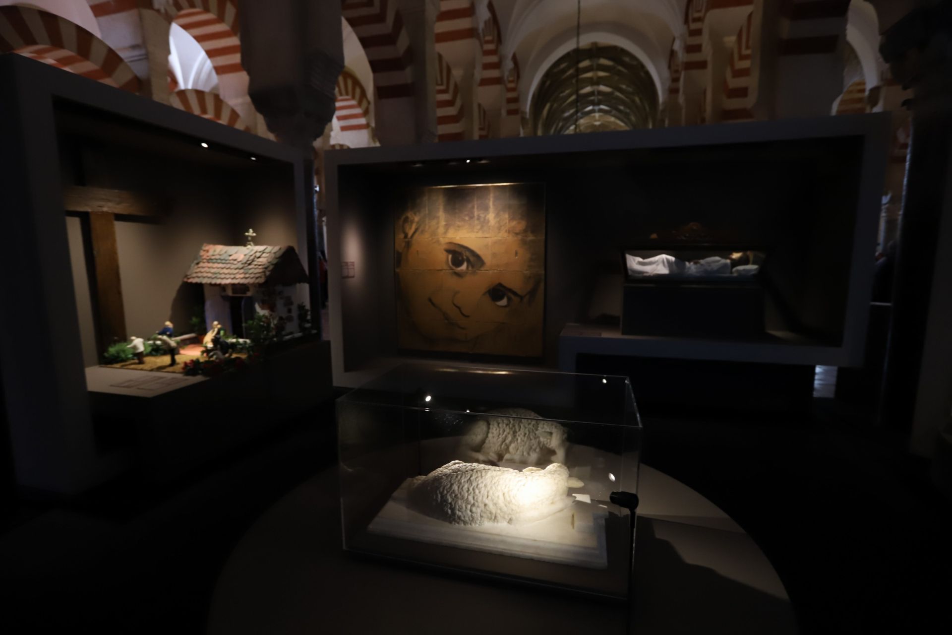 La espectacular exposición &#039;Símbolo: Luz de Nicea&#039; en la Mezquita Catedral, en imágenes