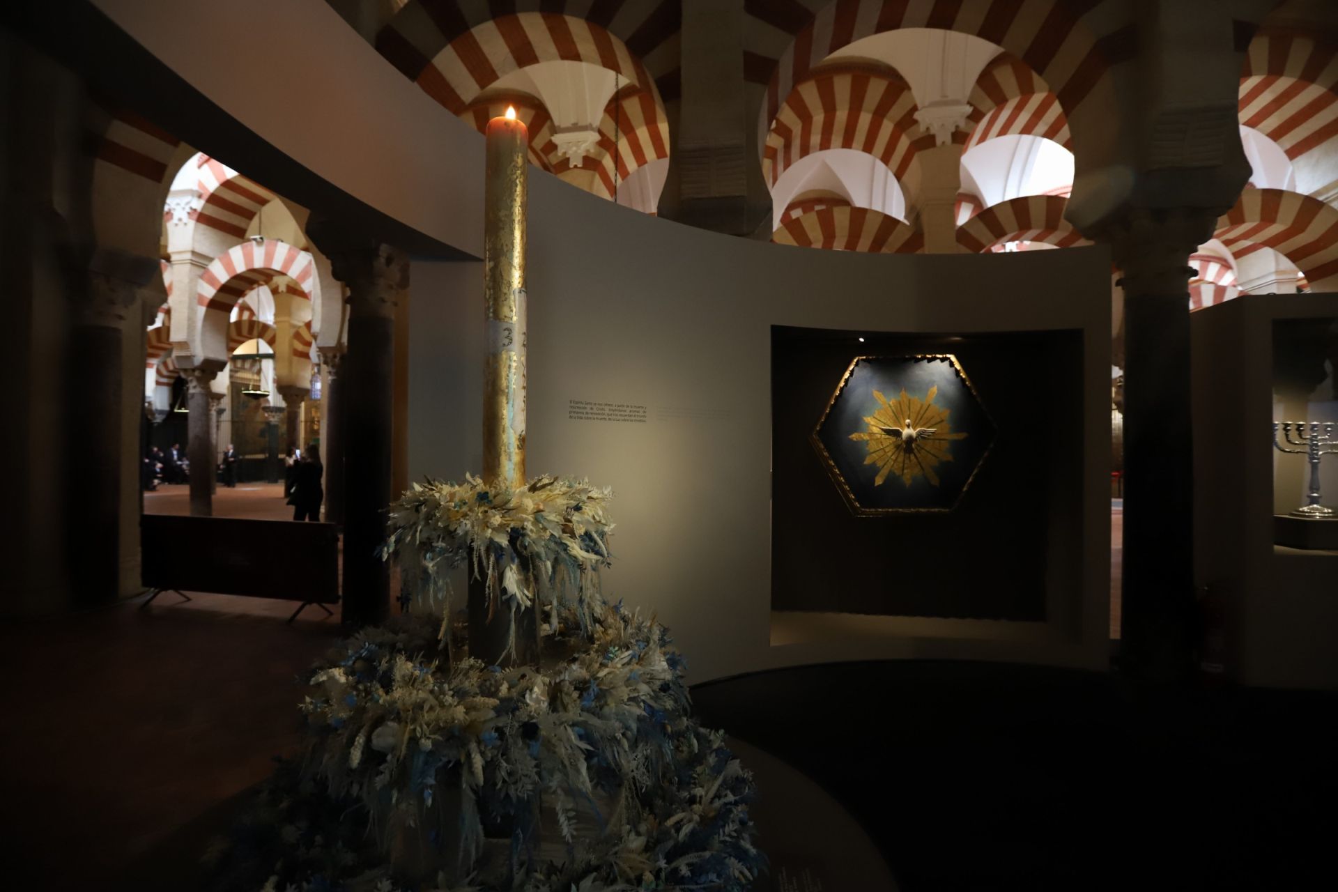 La espectacular exposición &#039;Símbolo: Luz de Nicea&#039; en la Mezquita Catedral, en imágenes