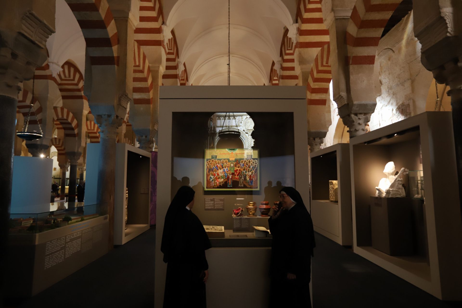 La espectacular exposición &#039;Símbolo: Luz de Nicea&#039; en la Mezquita Catedral, en imágenes