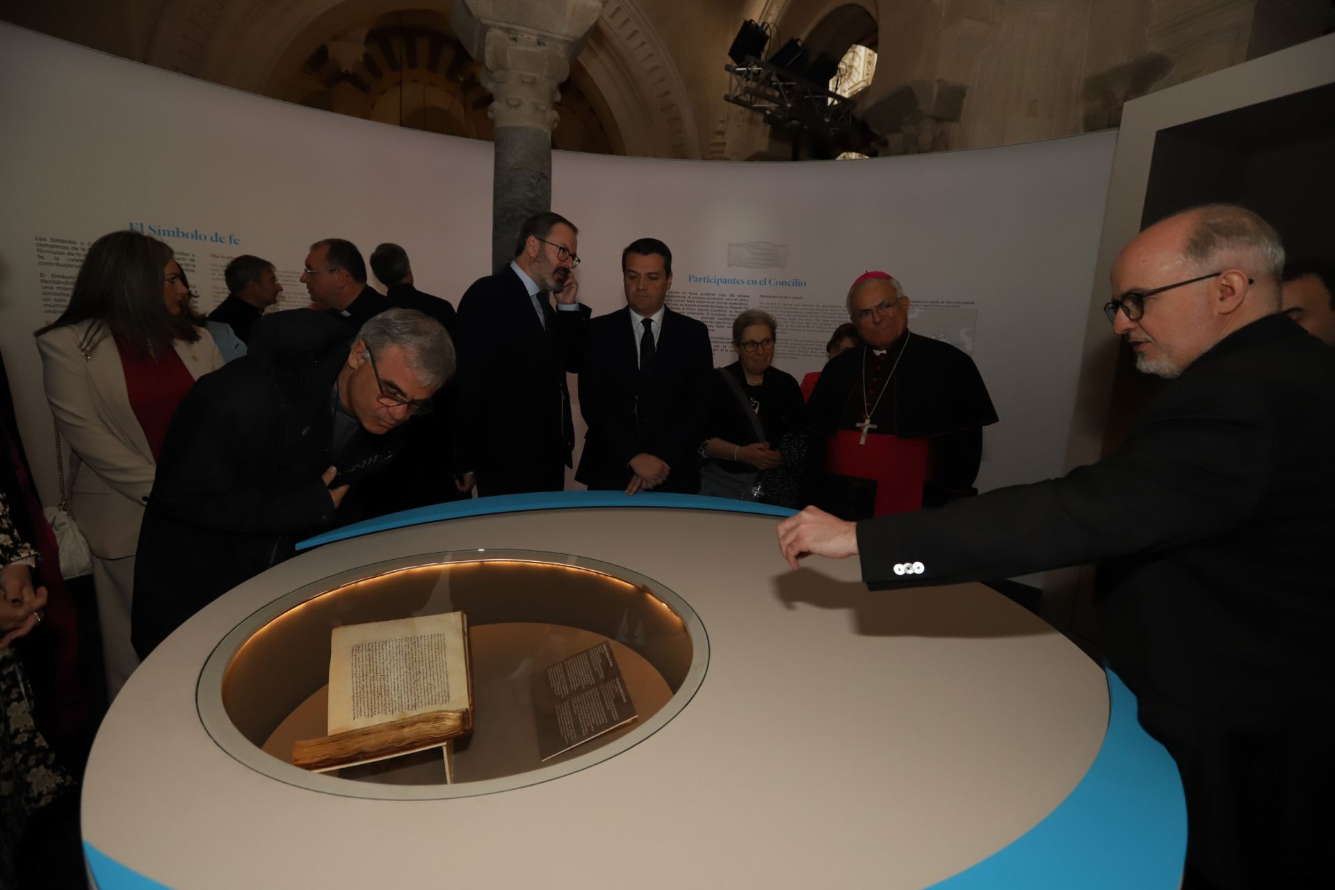 La espectacular exposición &#039;Símbolo: Luz de Nicea&#039; en la Mezquita Catedral, en imágenes