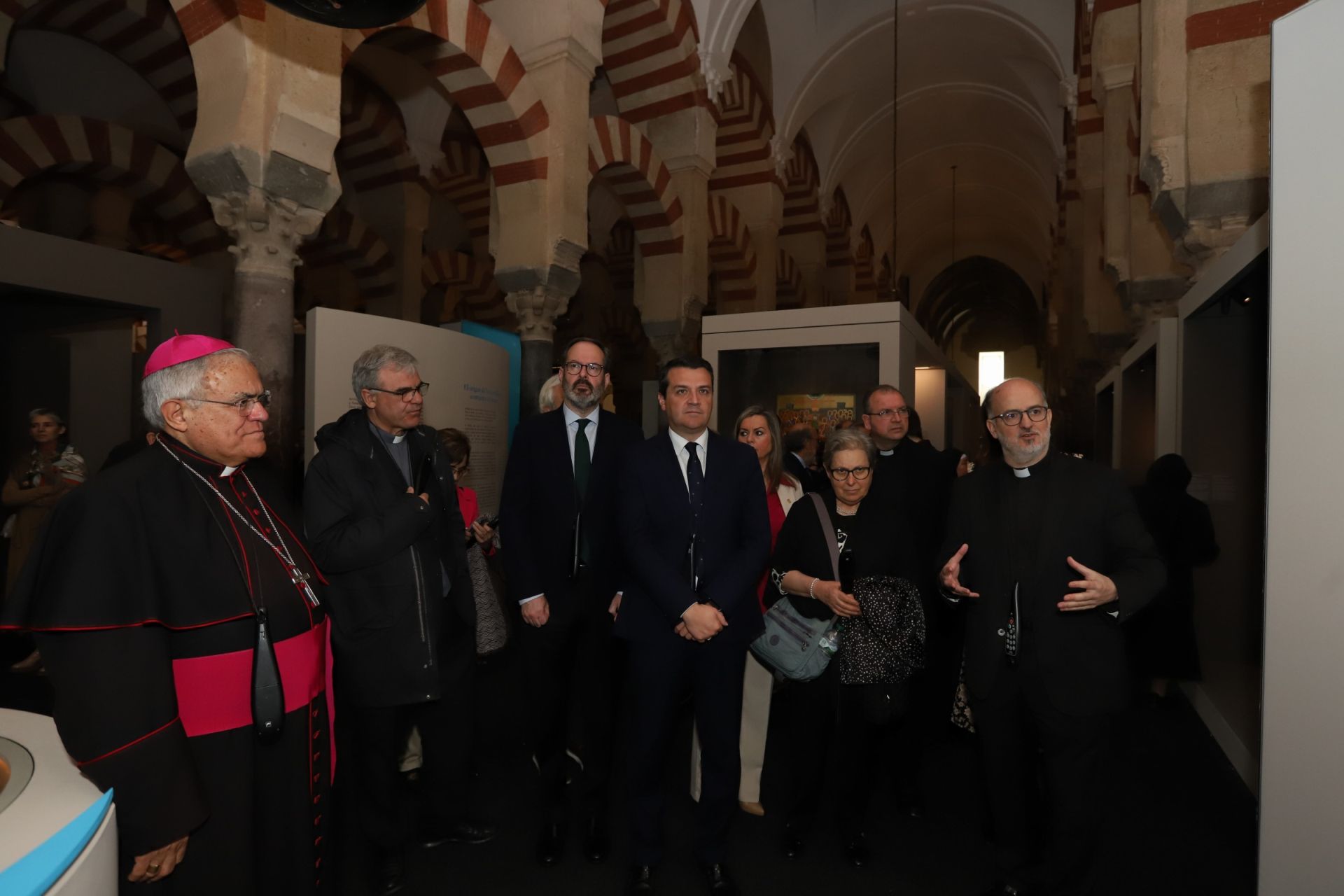 La espectacular exposición &#039;Símbolo: Luz de Nicea&#039; en la Mezquita Catedral, en imágenes