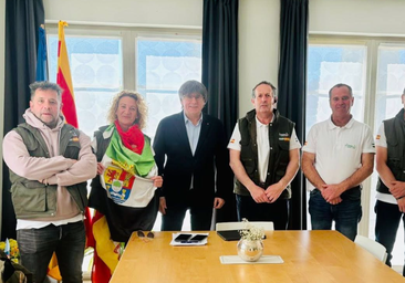Agricultores extremeños se reúnen con Puigdemont tras recorrer 1.800 km en tractor