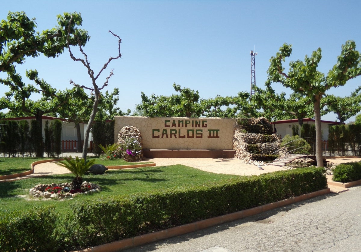 Vista general de la entrada al Camping Carlos III