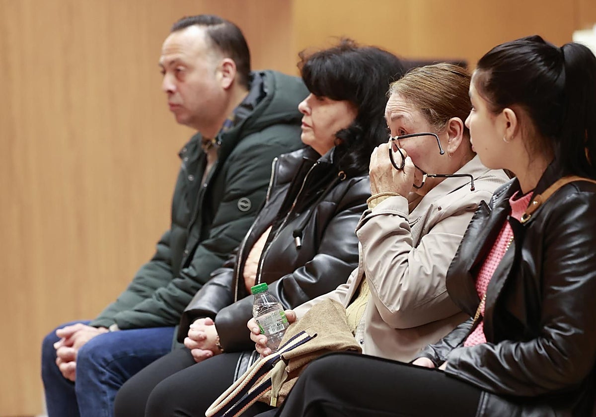 Los cuatro acusados se han sentado en el banquillo de la Audiencia de La Coruña