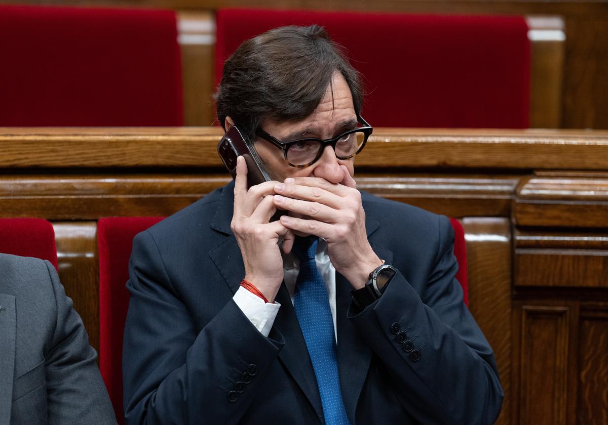 Salvador Illa, presidente de la Generalitat de Cataluña, durante un pleno parlamentario