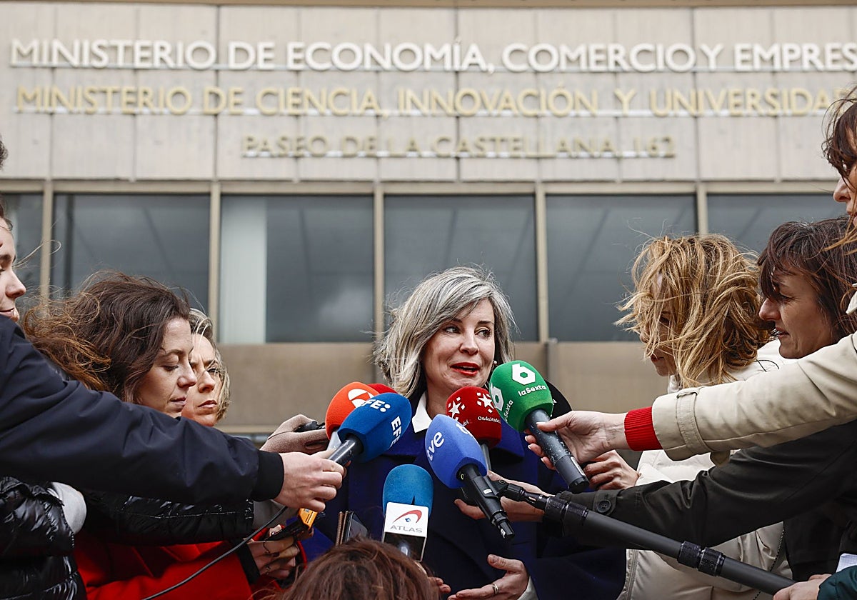 La portavoz del Grupo Parlamentario Plurinacional Sumar en el Congreso, Verónica Martínez Barbero, el viernes, tras su reunión con el ministro de Economía, Carlos Cuerpo