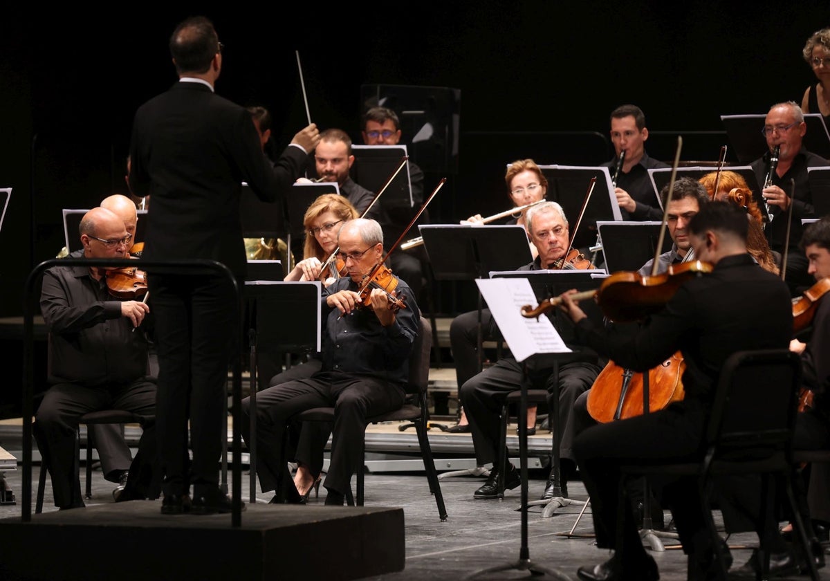 La Orquesta de Córdoba, bajo la dirección de su titular, Salvador Vázquez