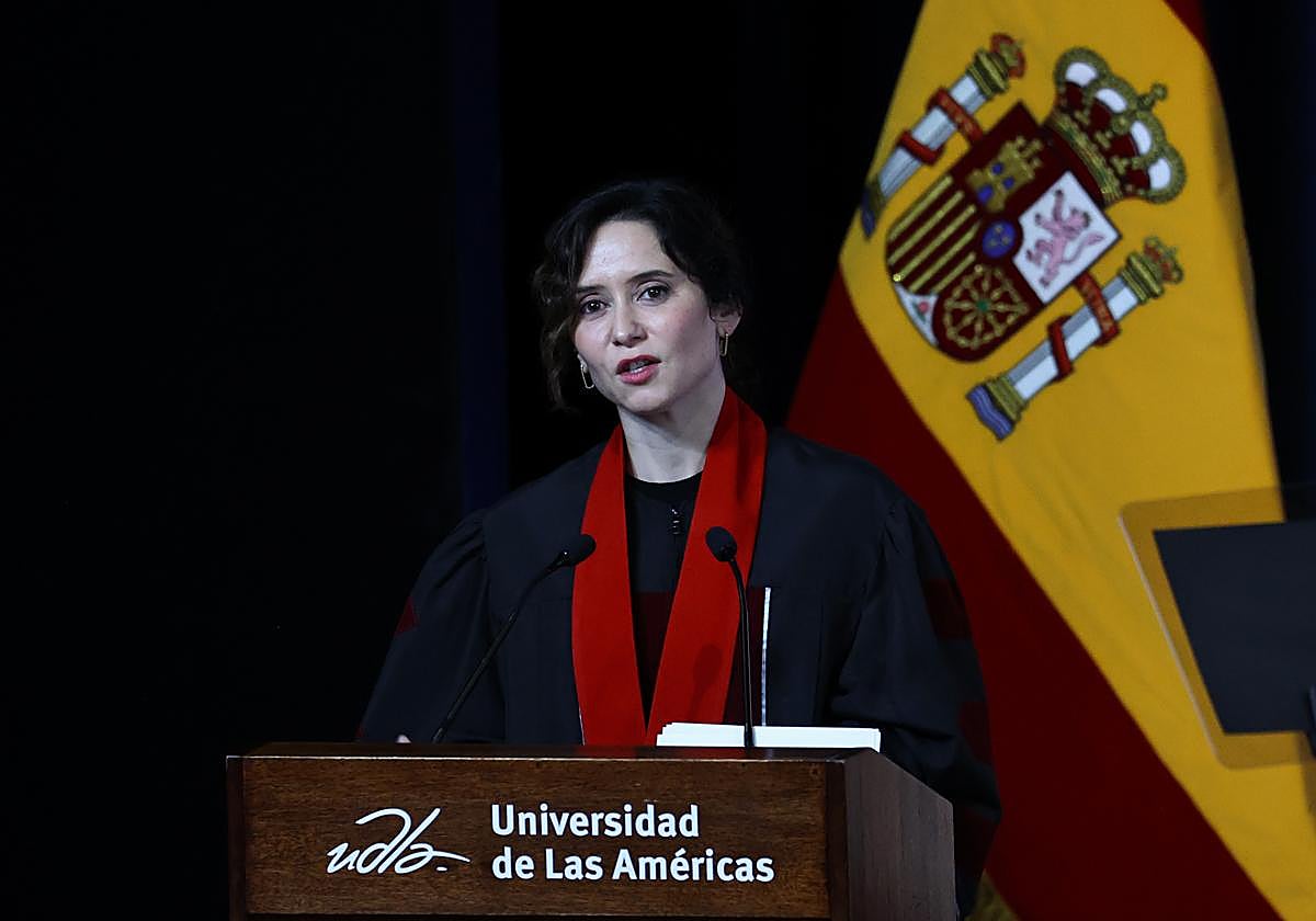 Isabel Díaz Ayuso investida doctora honoris causa en Ecuador.
