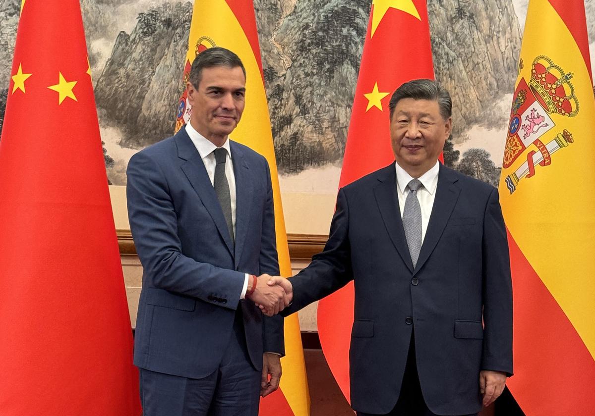El presidente del Gobierno, Pedro Sánchez, y su homólogo chino, Xi Jinping
