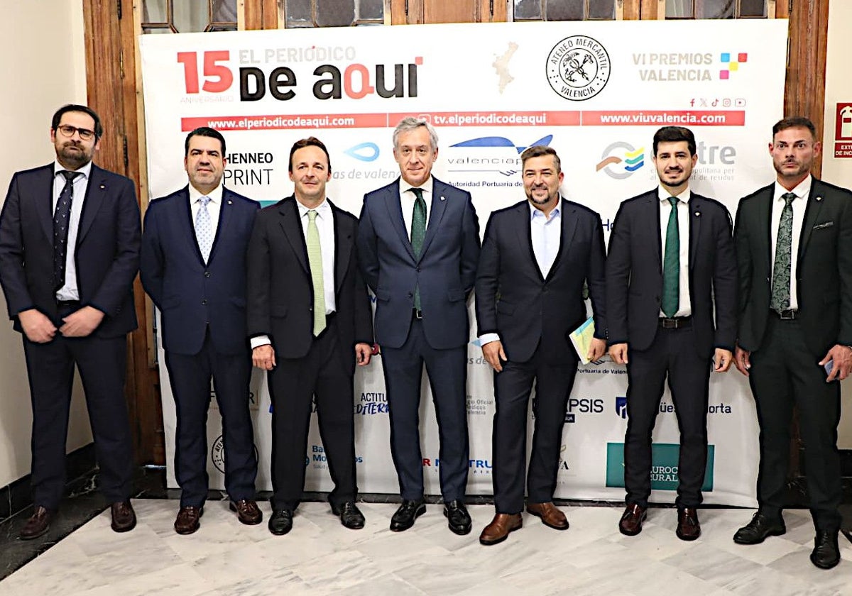 Javier López, en el centro, destacó la implicación de la entidad en el desarrollo de la comunidad autónoma