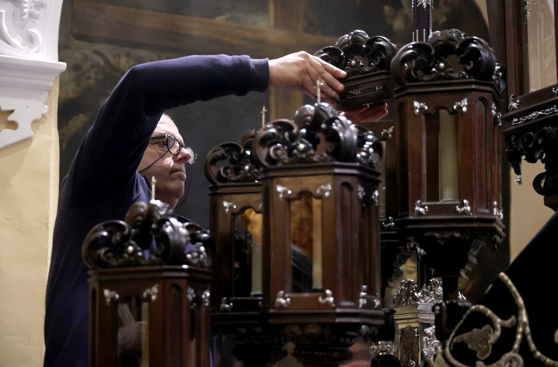Los nuevos faroles de cola del palio de la Nazarena de Córdoba, en imágenes