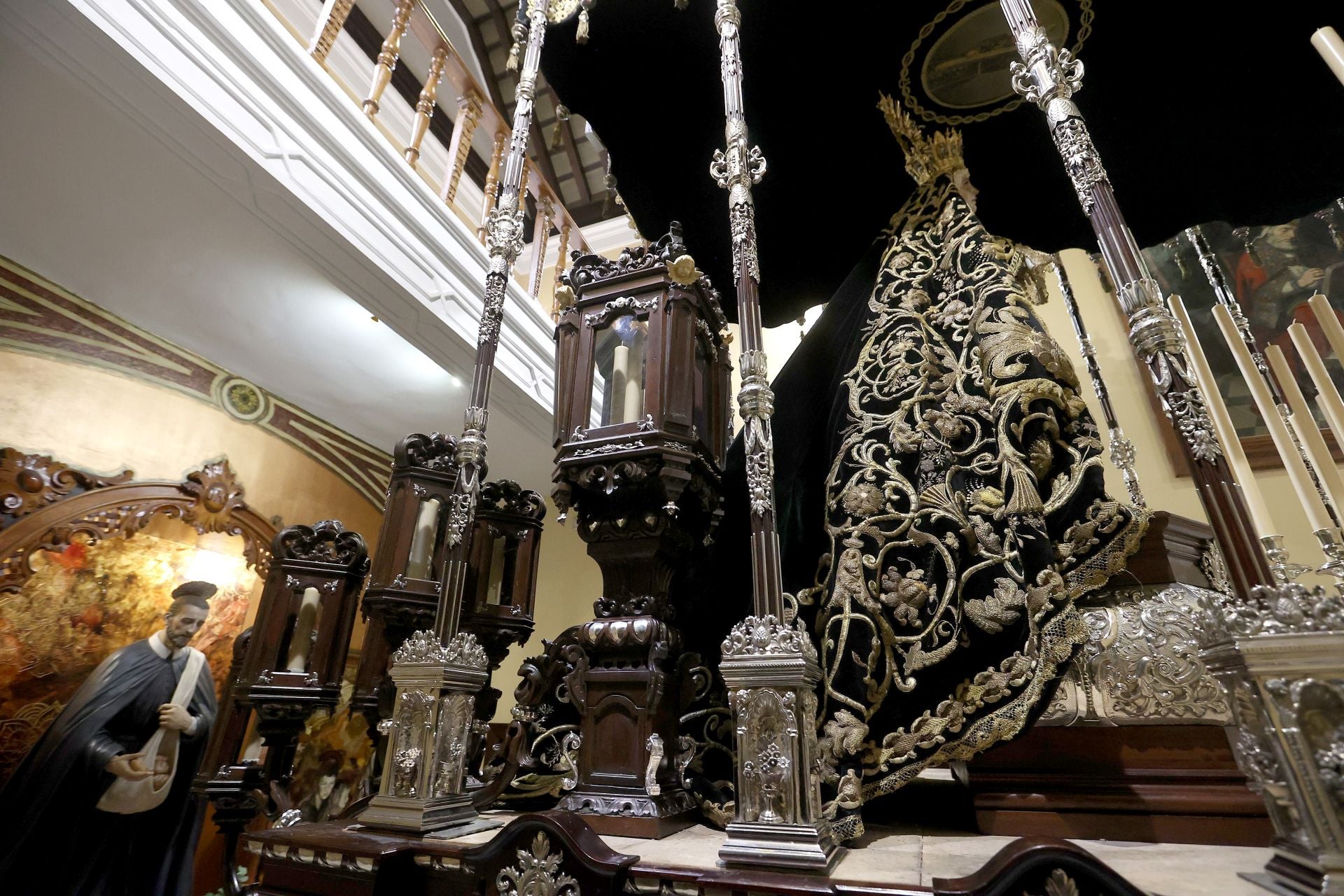 Los nuevos faroles de cola del palio de la Nazarena de Córdoba, en imágenes