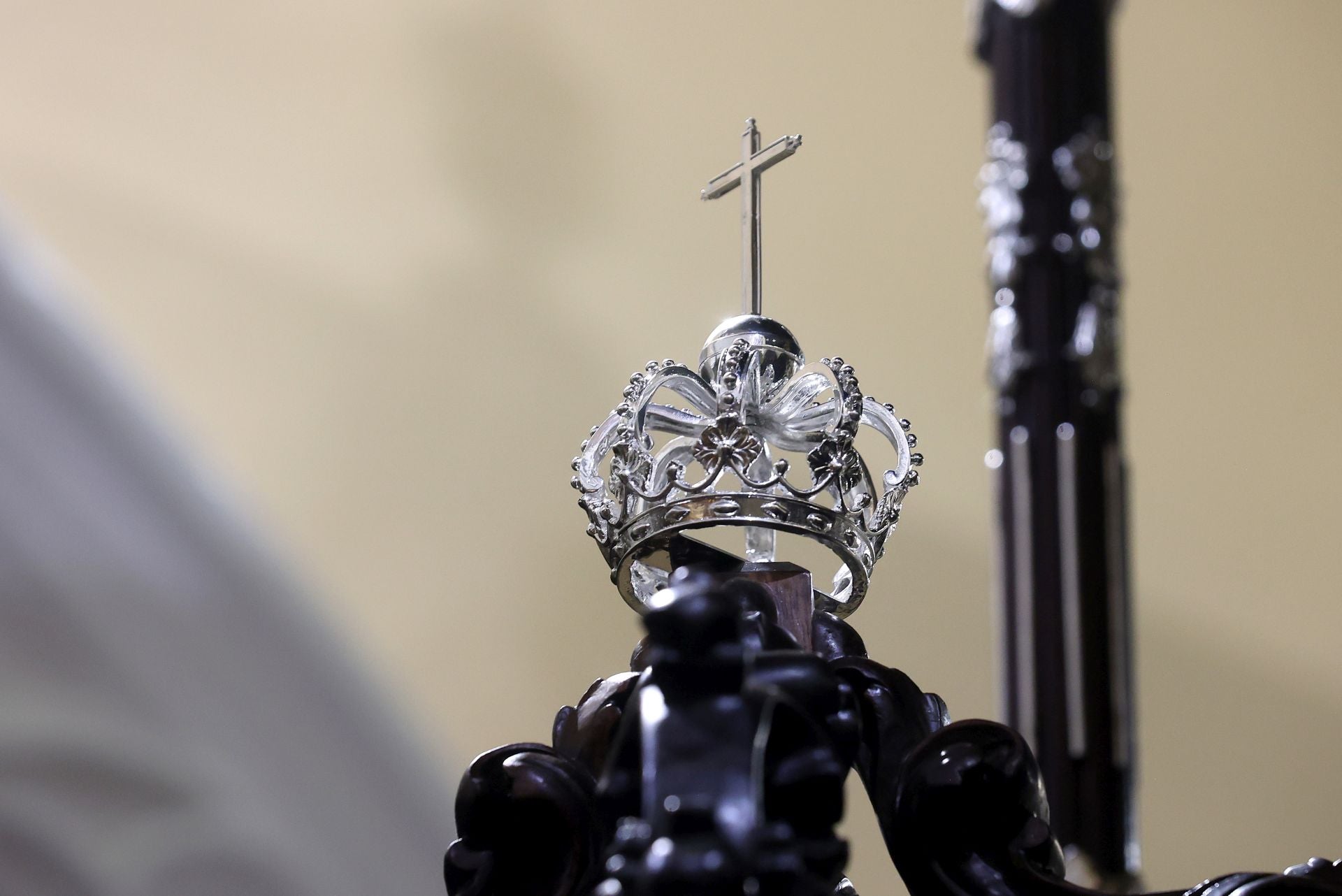 Los nuevos faroles de cola del palio de la Nazarena de Córdoba, en imágenes