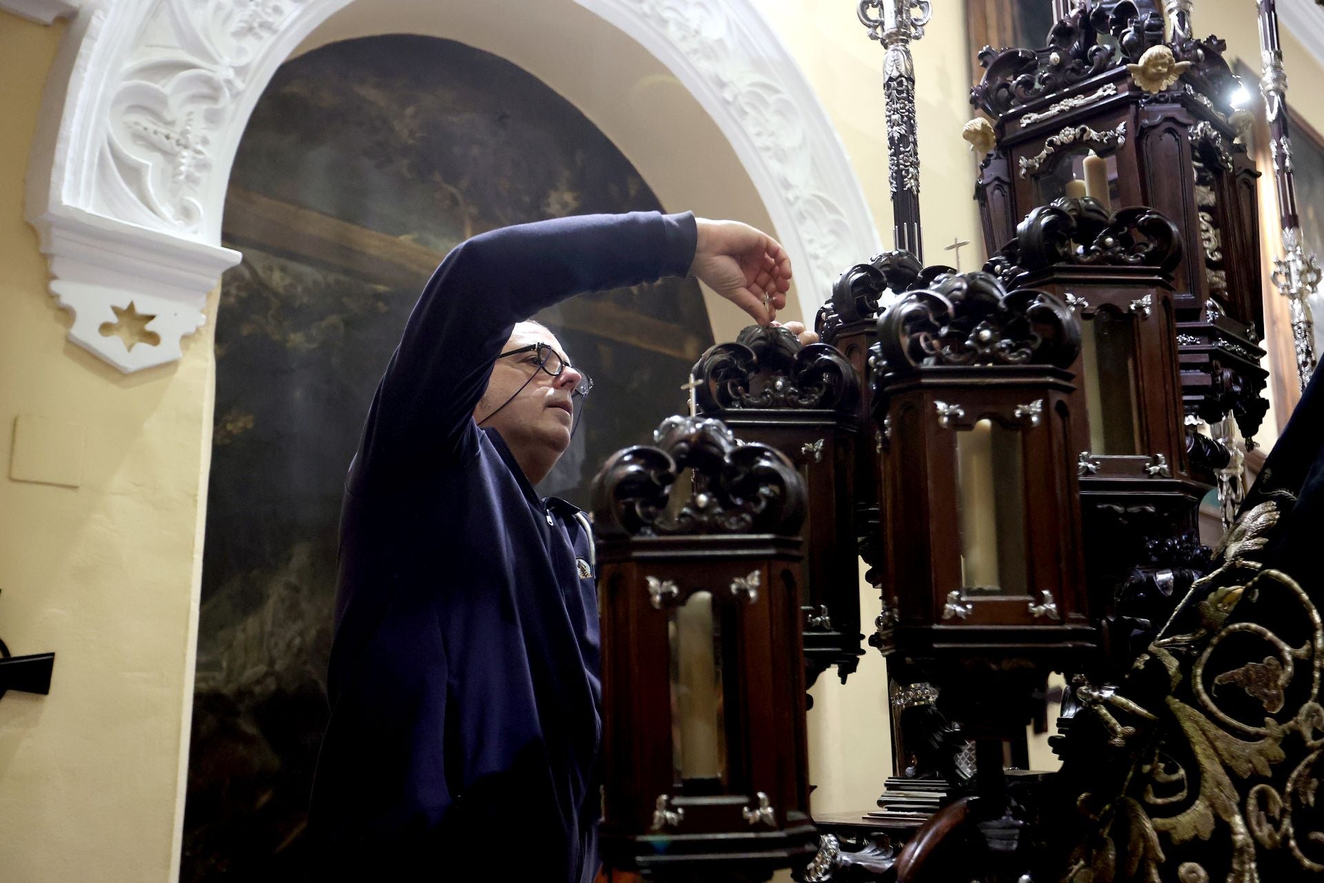 Los nuevos faroles de cola del palio de la Nazarena de Córdoba, en imágenes