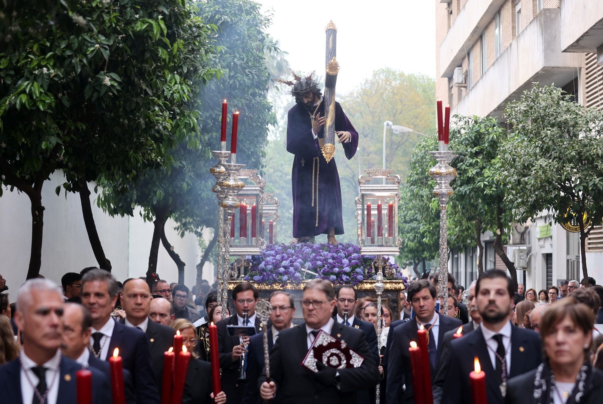 El solemne vía crucis del Soberano Poder por las calles de Córdoba, en imágenes