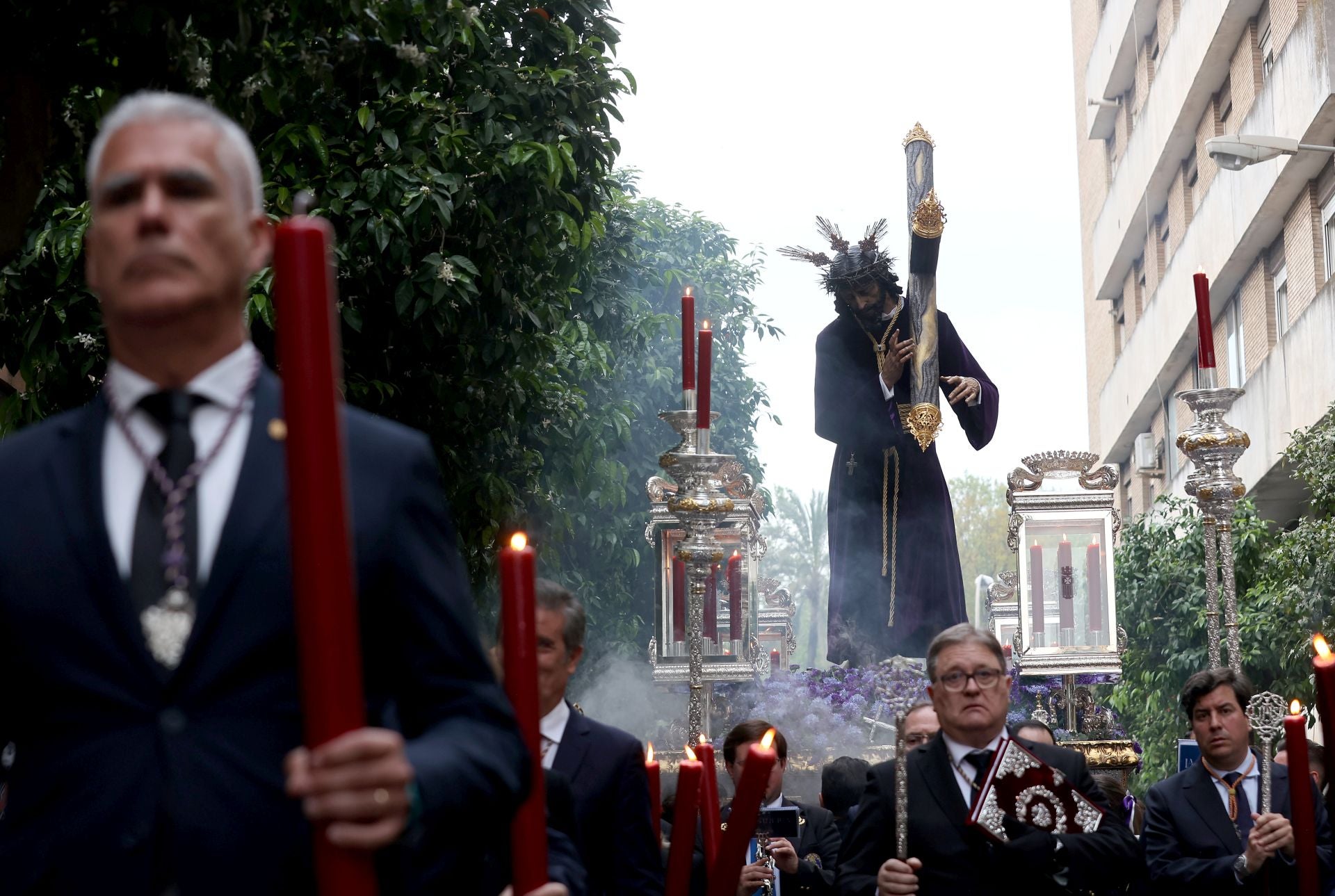 El solemne vía crucis del Soberano Poder por las calles de Córdoba, en imágenes