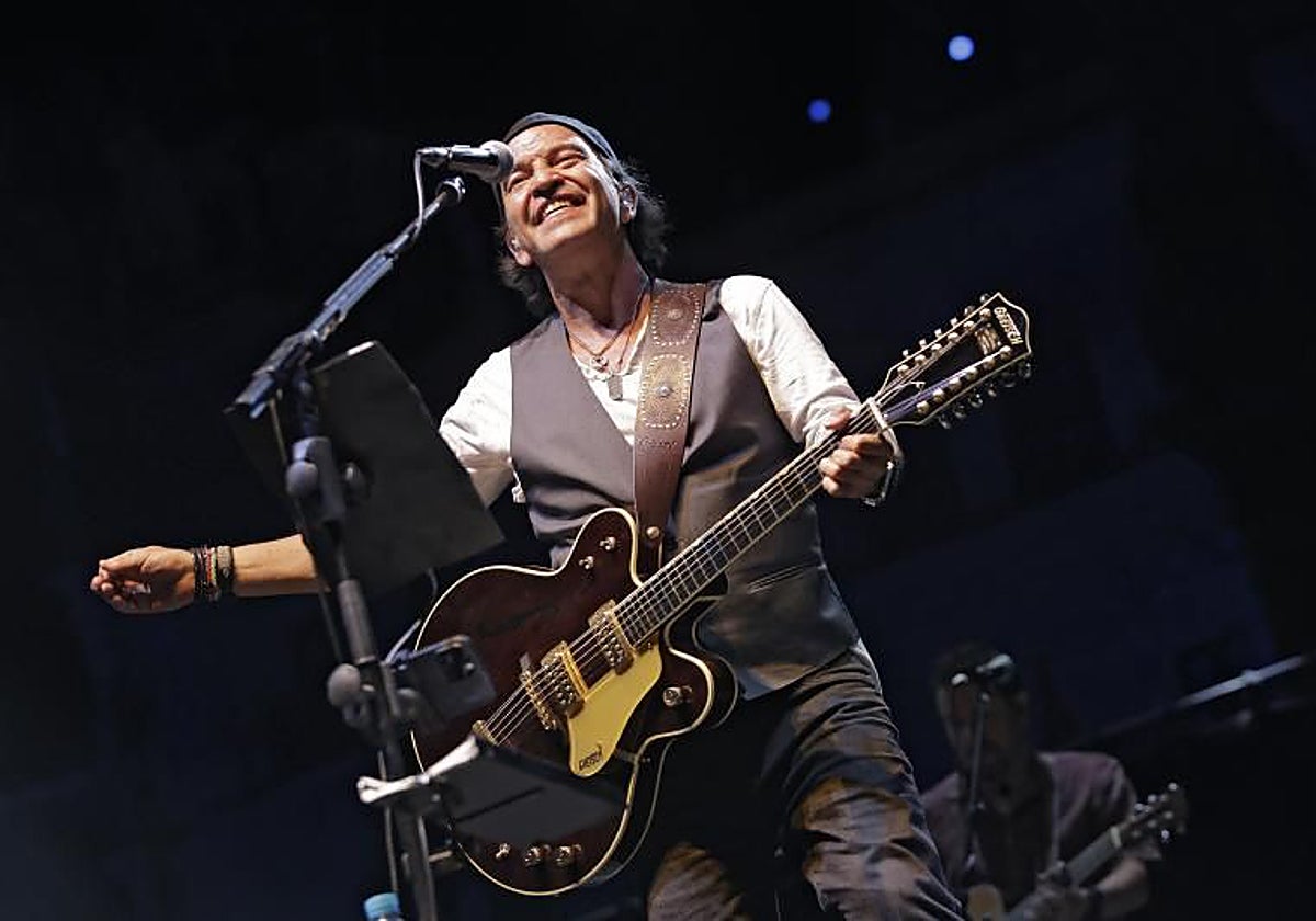 Álvaro Urquijo, de Los Secretos, en concierto (archivo)