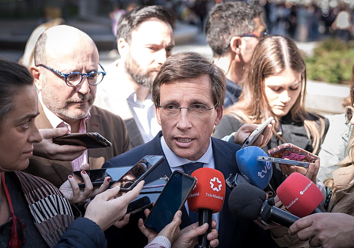 El alcalde, José Luis Martínez-Almeida, el martes en un acto en centro de mayores