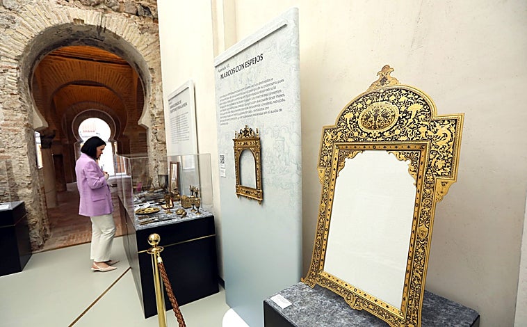 Imagen principal - Ha abierto en el Centro Regional de la Artesanía una exposición que recupera el arte del damasquinado y la relación entre las ciudades de Eibar y Toledo. La muestra se puede visitar hasta el 10 de julio