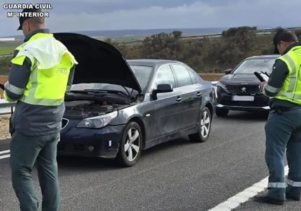 El conductor detenido por los agentes de la Guardia Civil